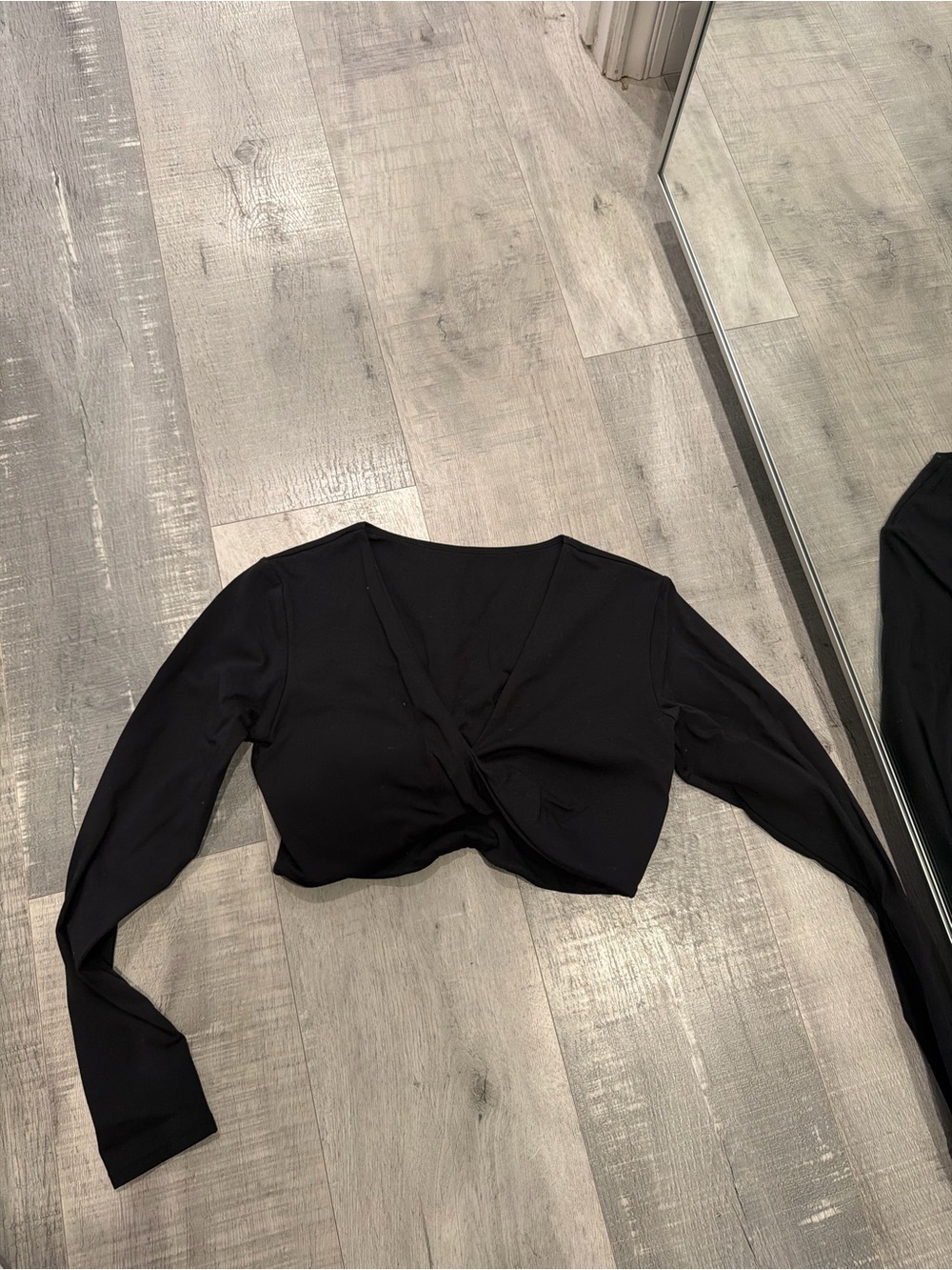 Black Sports Bra Twist-Front Crop Top - Women